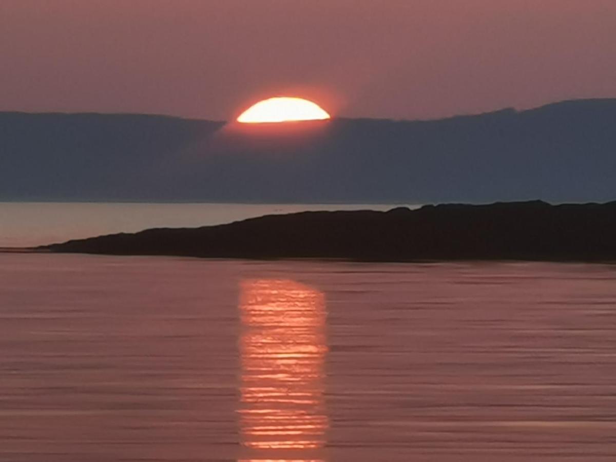 Oban Youth Hostel Kültér fotó Sunset over the Gulf of Riga