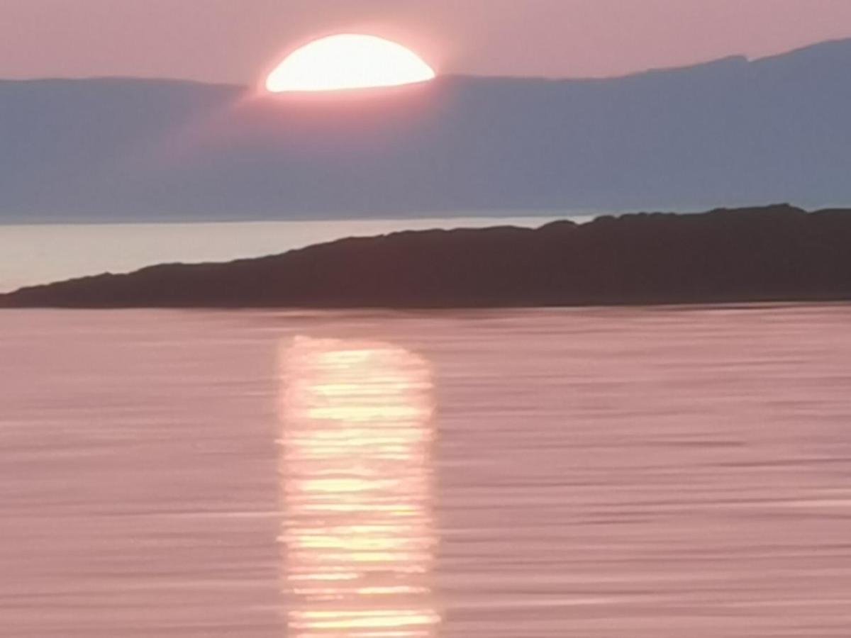 Oban Youth Hostel Kültér fotó Sunset over the Gulf of Riga