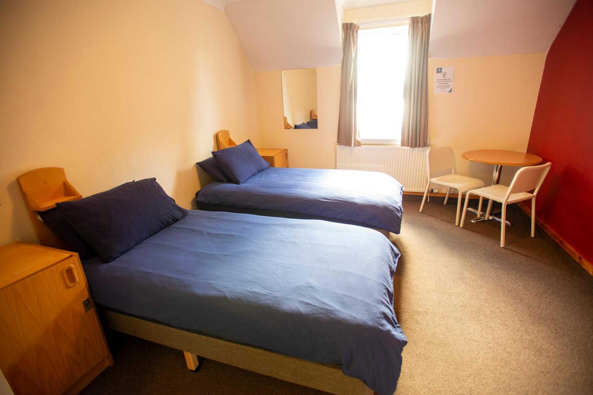 Oban Youth Hostel Kültér fotó A typical bedroom