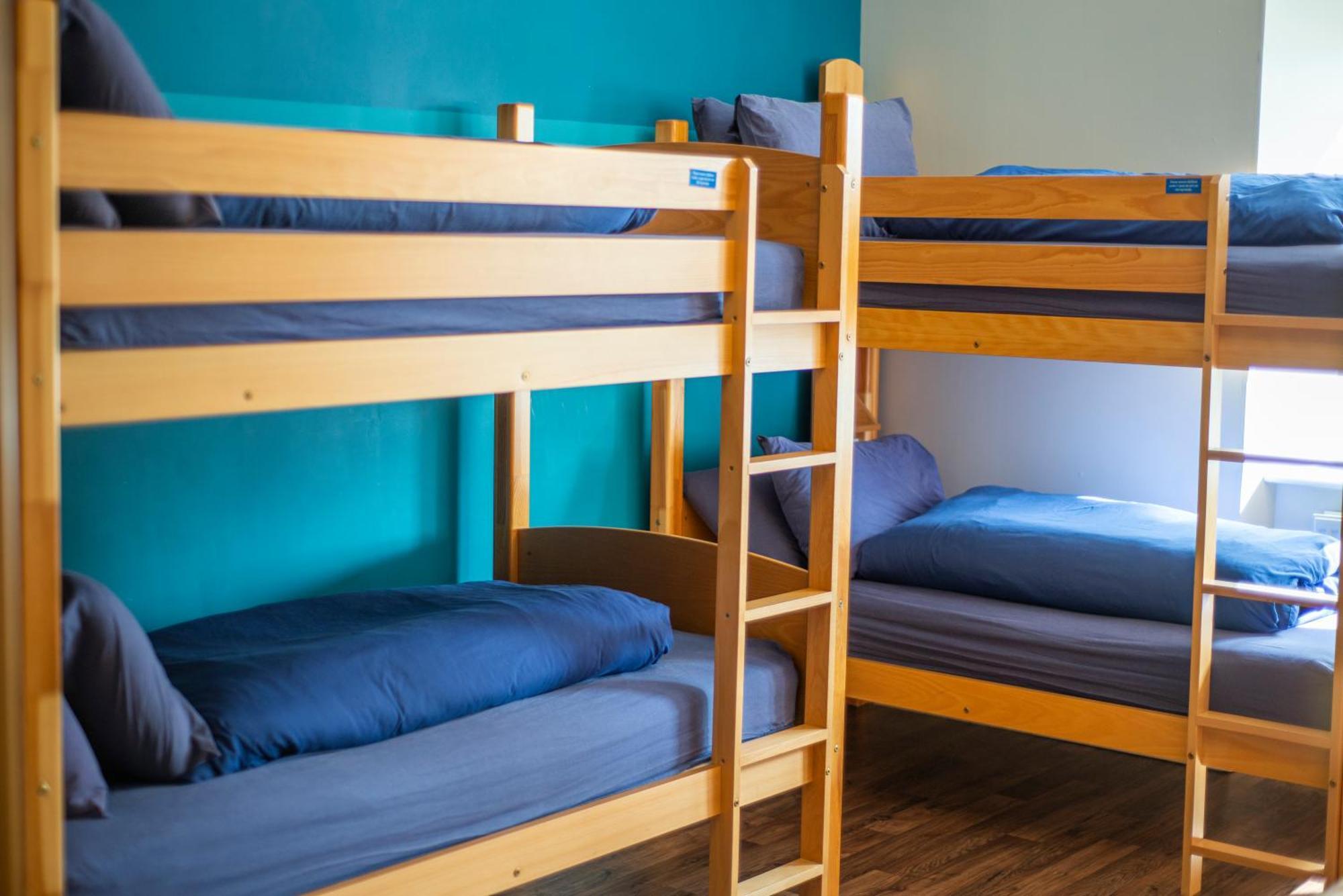 Oban Youth Hostel Kültér fotó Bunk beds in a hostel