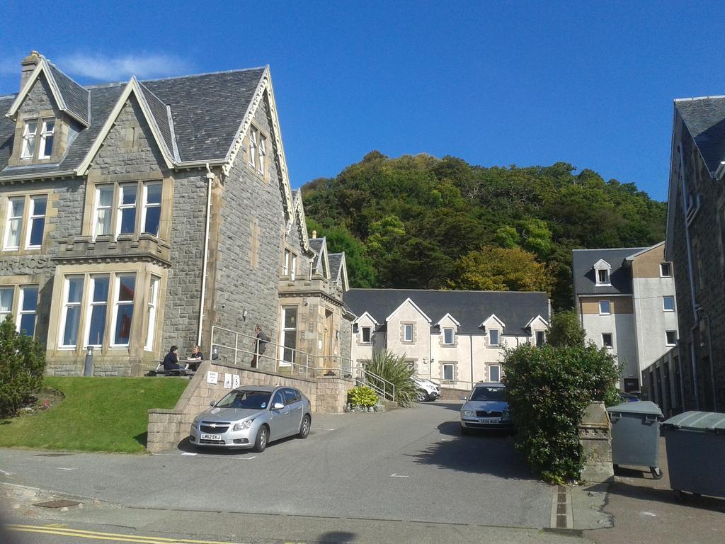 Oban Youth Hostel Kültér fotó The old and new buildings of the college